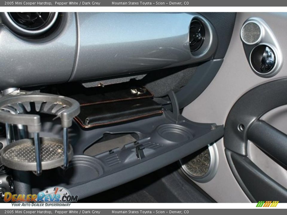 2005 Mini Cooper Hardtop Pepper White / Dark Grey Photo #26
