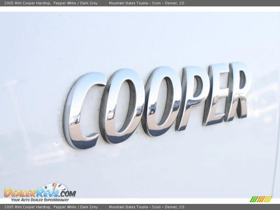 2005 Mini Cooper Hardtop Pepper White / Dark Grey Photo #31