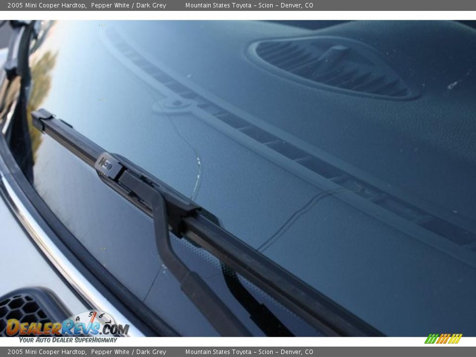 2005 Mini Cooper Hardtop Pepper White / Dark Grey Photo #32