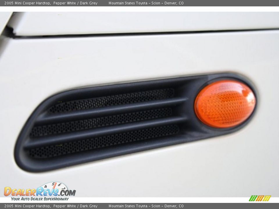 2005 Mini Cooper Hardtop Pepper White / Dark Grey Photo #33