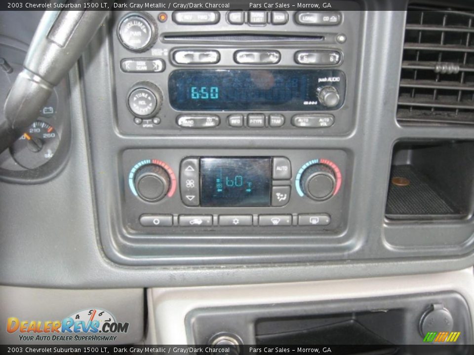 Controls of 2003 Chevrolet Suburban 1500 LT Photo #8