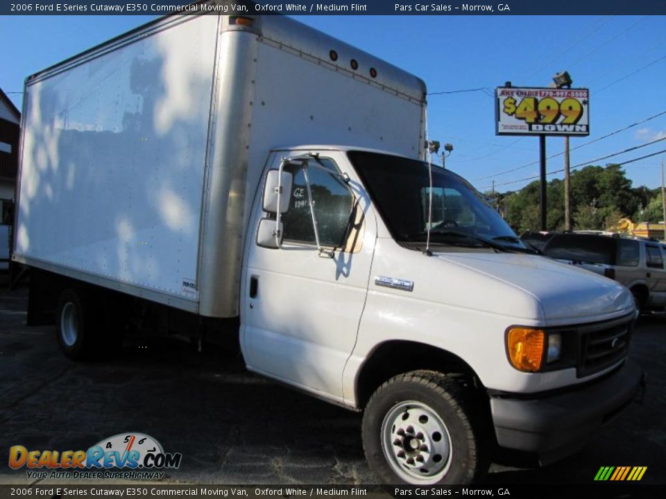 2006 Ford E Series Cutaway E350 Commercial Moving Van Oxford White / Medium Flint Photo #4