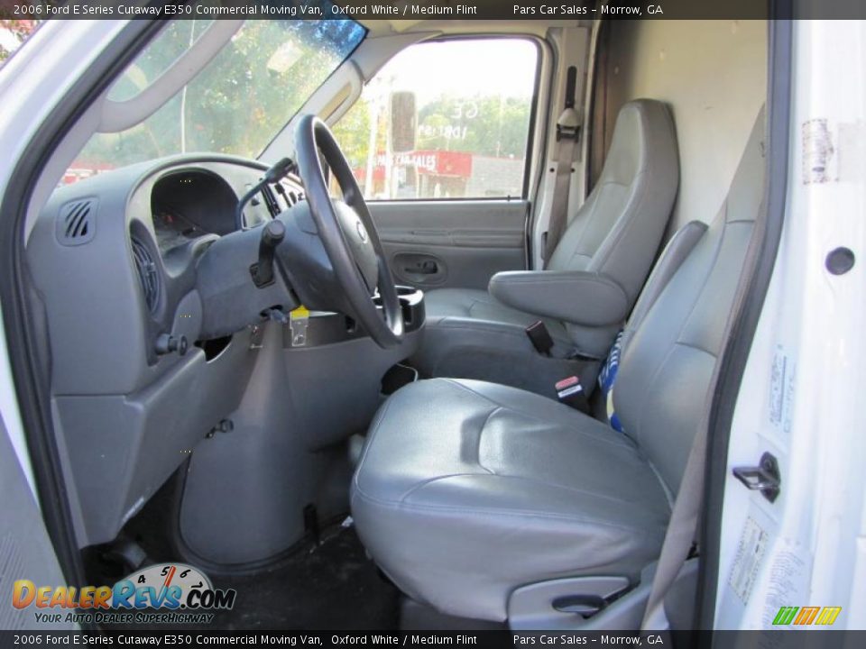 Medium Flint Interior - 2006 Ford E Series Cutaway E350 Commercial Moving Van Photo #5