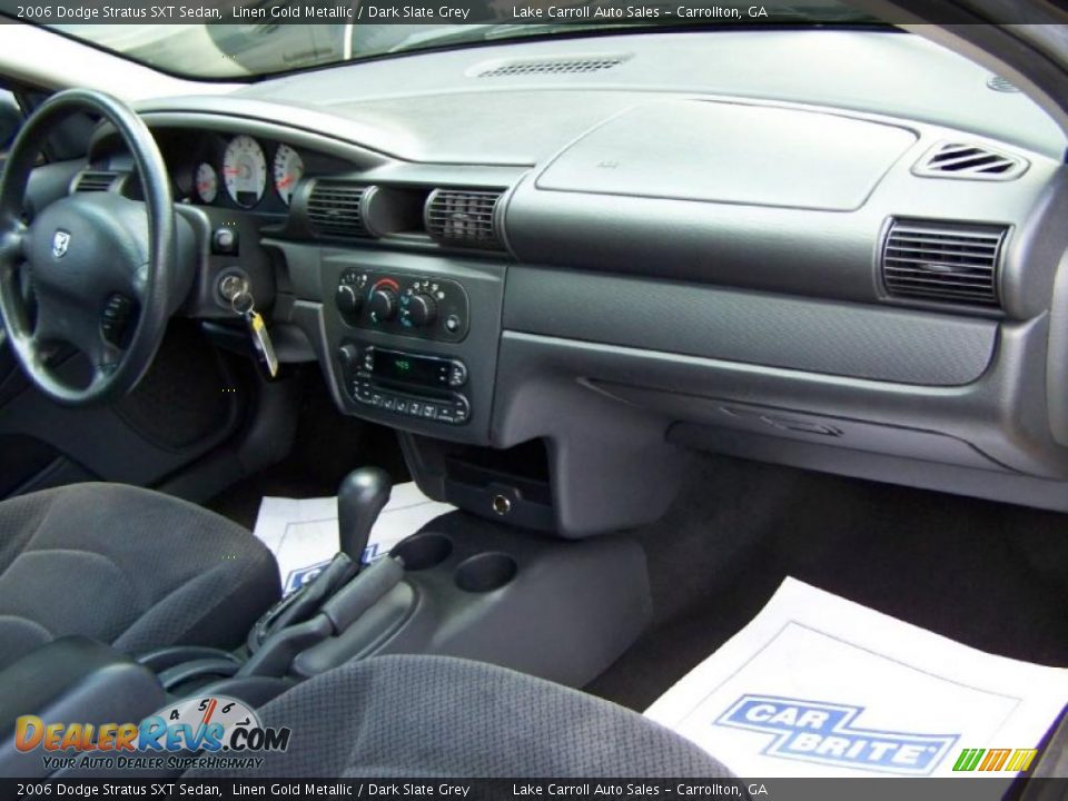 2006 Dodge Stratus SXT Sedan Linen Gold Metallic / Dark Slate Grey Photo #20