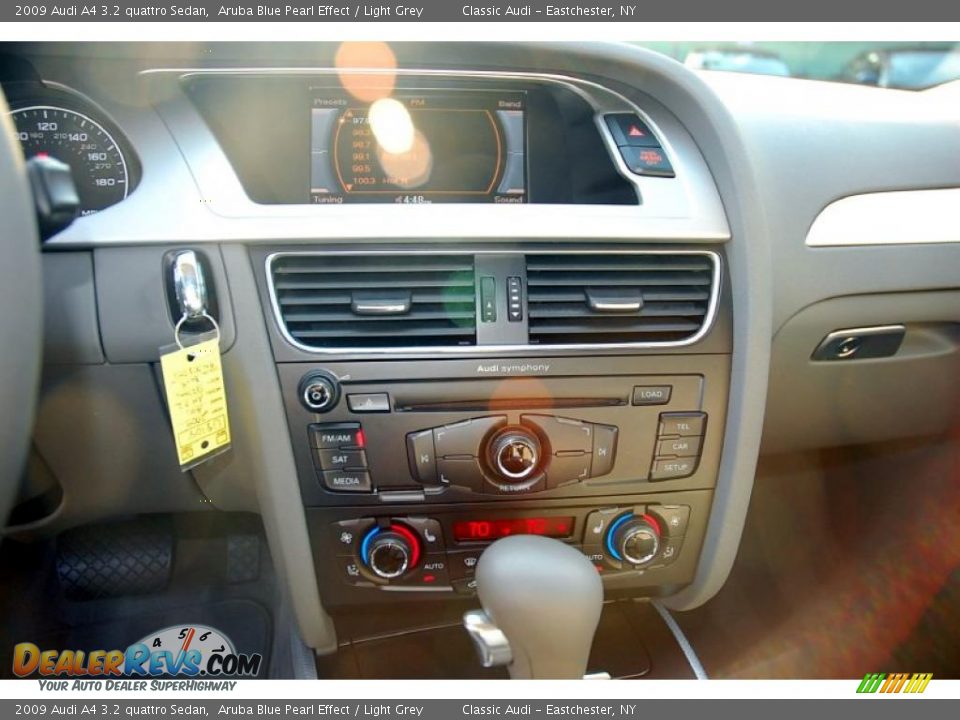 Controls of 2009 Audi A4 3.2 quattro Sedan Photo #16