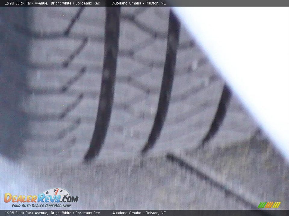 1998 Buick Park Avenue Bright White / Bordeaux Red Photo #11