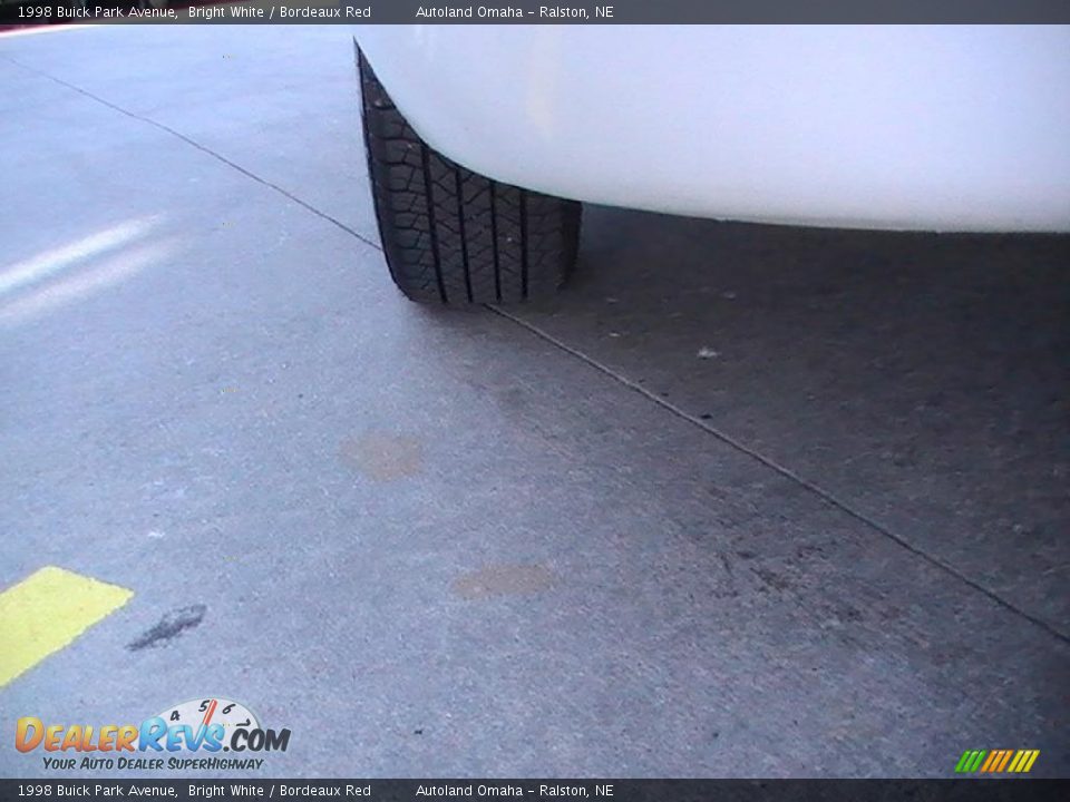 1998 Buick Park Avenue Bright White / Bordeaux Red Photo #26