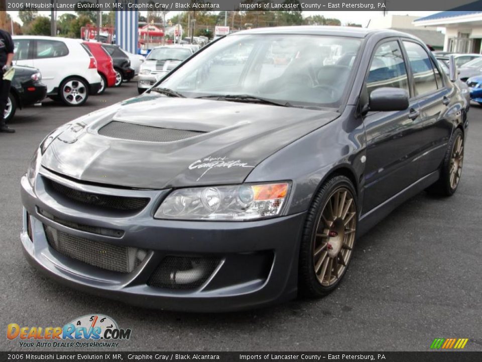 Front 3/4 View of 2006 Mitsubishi Lancer Evolution IX MR Photo #3