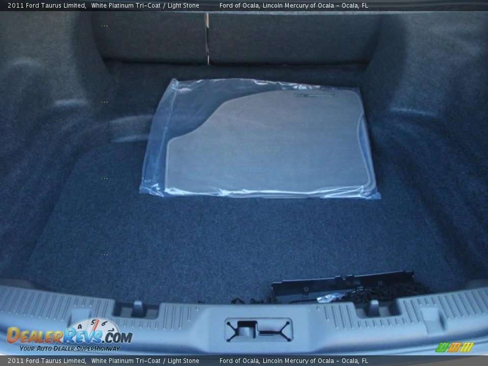 2011 Ford Taurus Limited Trunk Photo #10