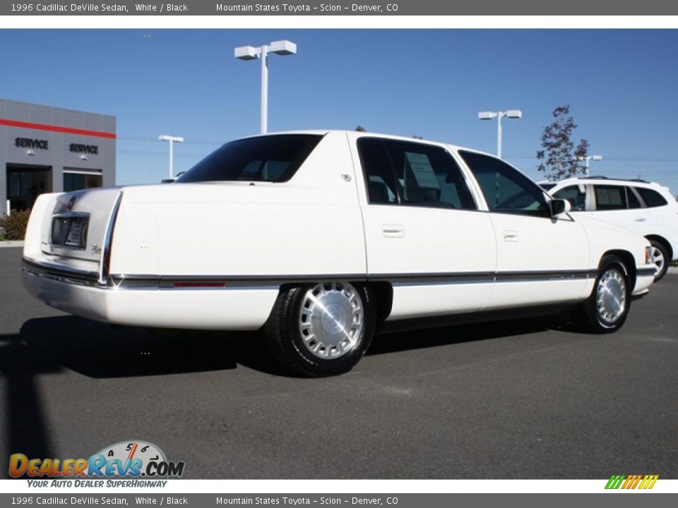 1996 Cadillac DeVille Sedan White / Black Photo #2