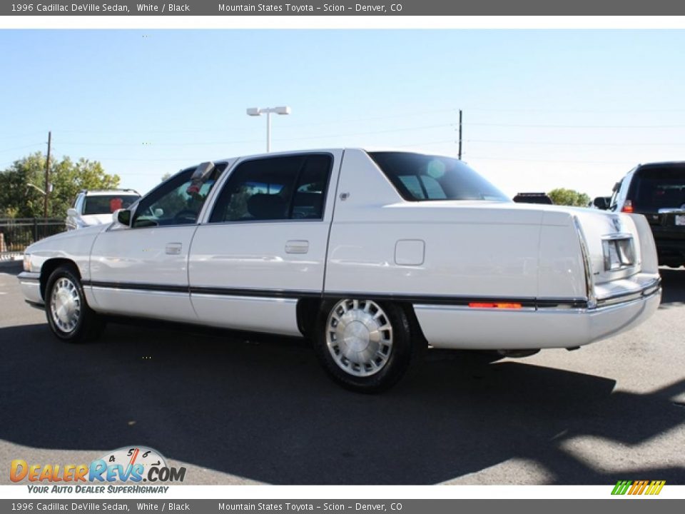 1996 Cadillac DeVille Sedan White / Black Photo #4