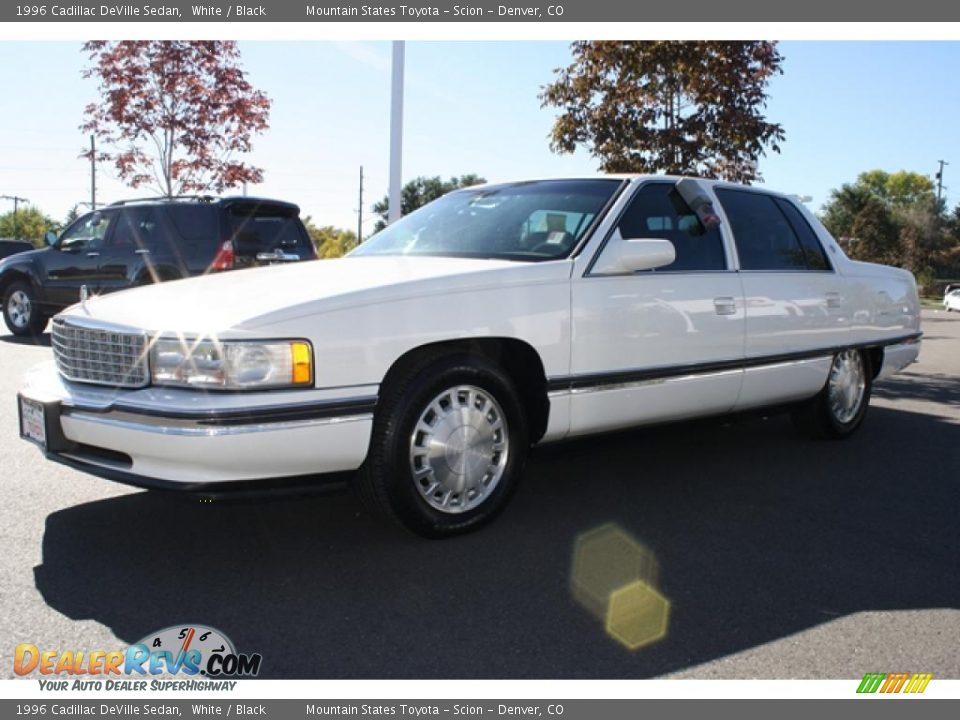 1996 Cadillac DeVille Sedan White / Black Photo #5