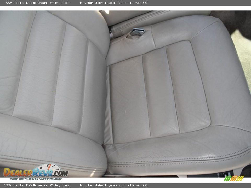1996 Cadillac DeVille Sedan White / Black Photo #12