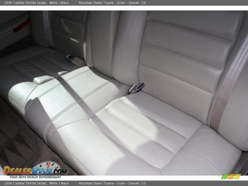 1996 Cadillac DeVille Sedan White / Black Photo #13