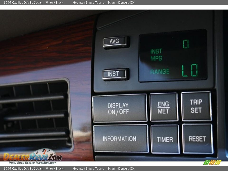 Controls of 1996 Cadillac DeVille Sedan Photo #17
