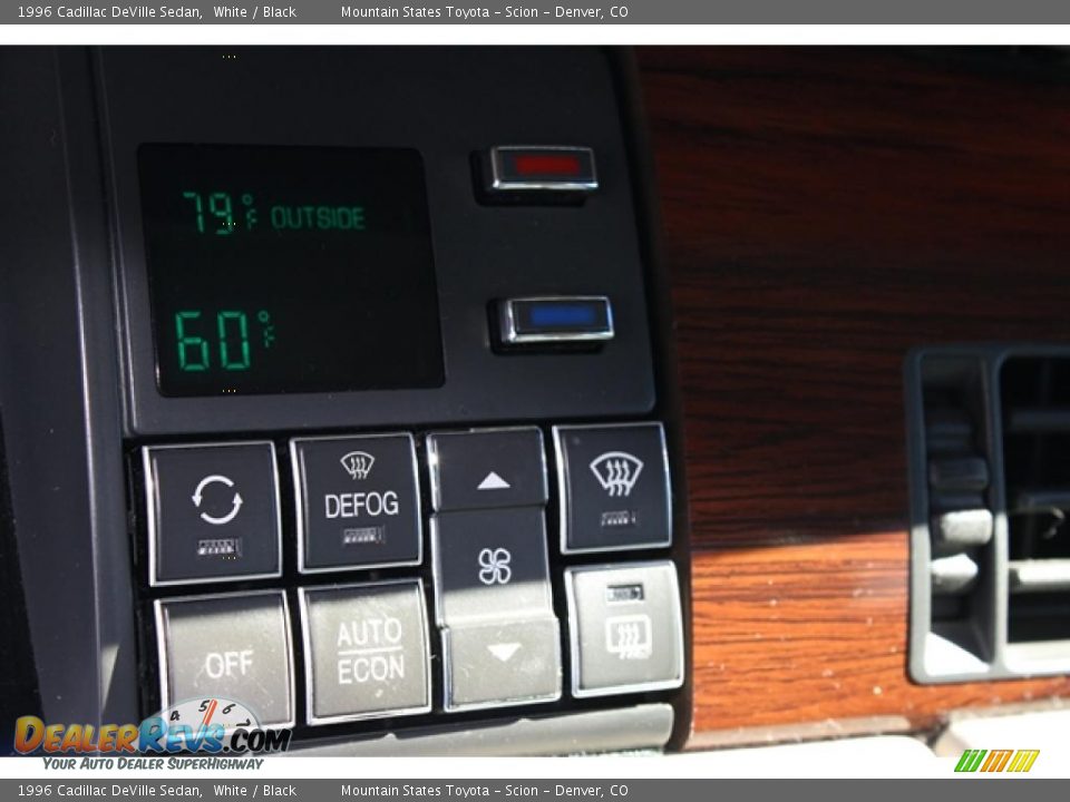 Controls of 1996 Cadillac DeVille Sedan Photo #18