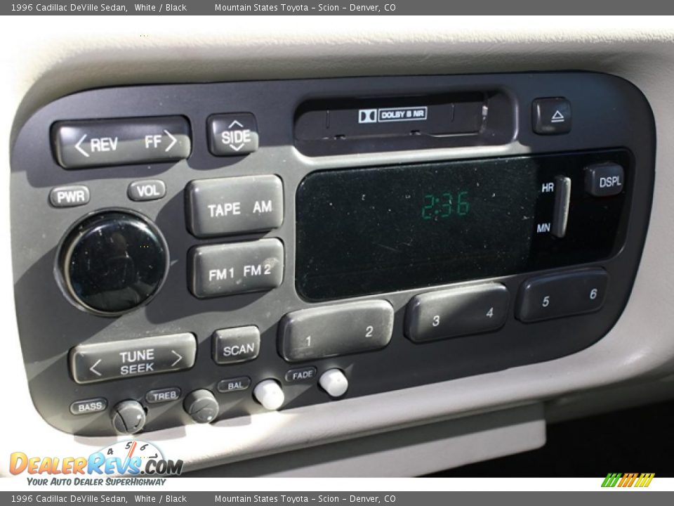 Controls of 1996 Cadillac DeVille Sedan Photo #20