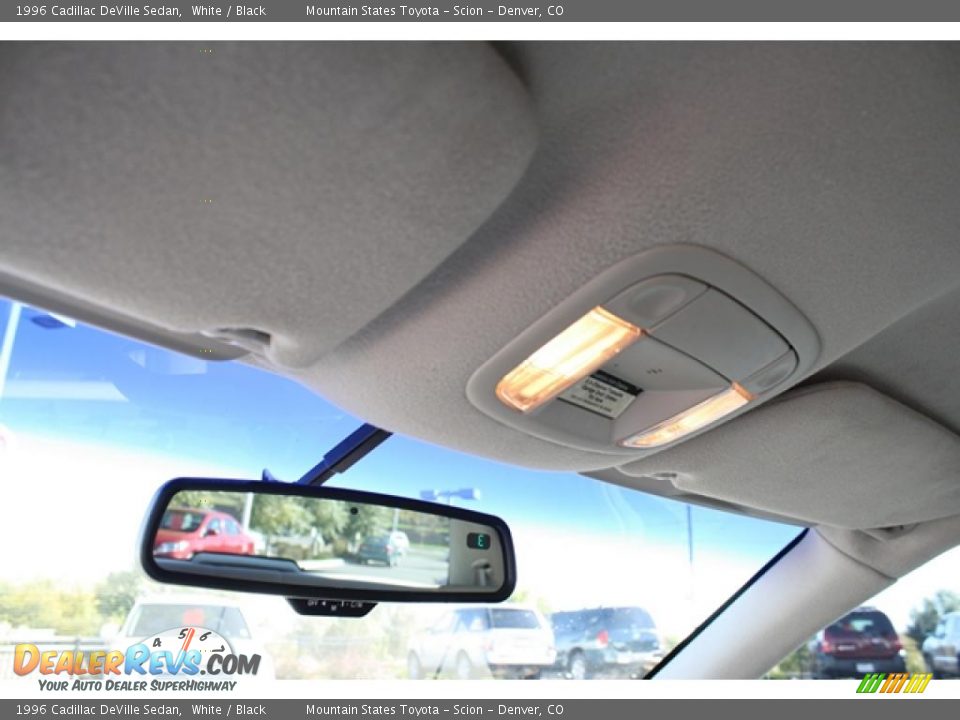 1996 Cadillac DeVille Sedan White / Black Photo #24