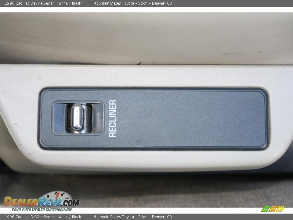 1996 Cadillac DeVille Sedan White / Black Photo #25