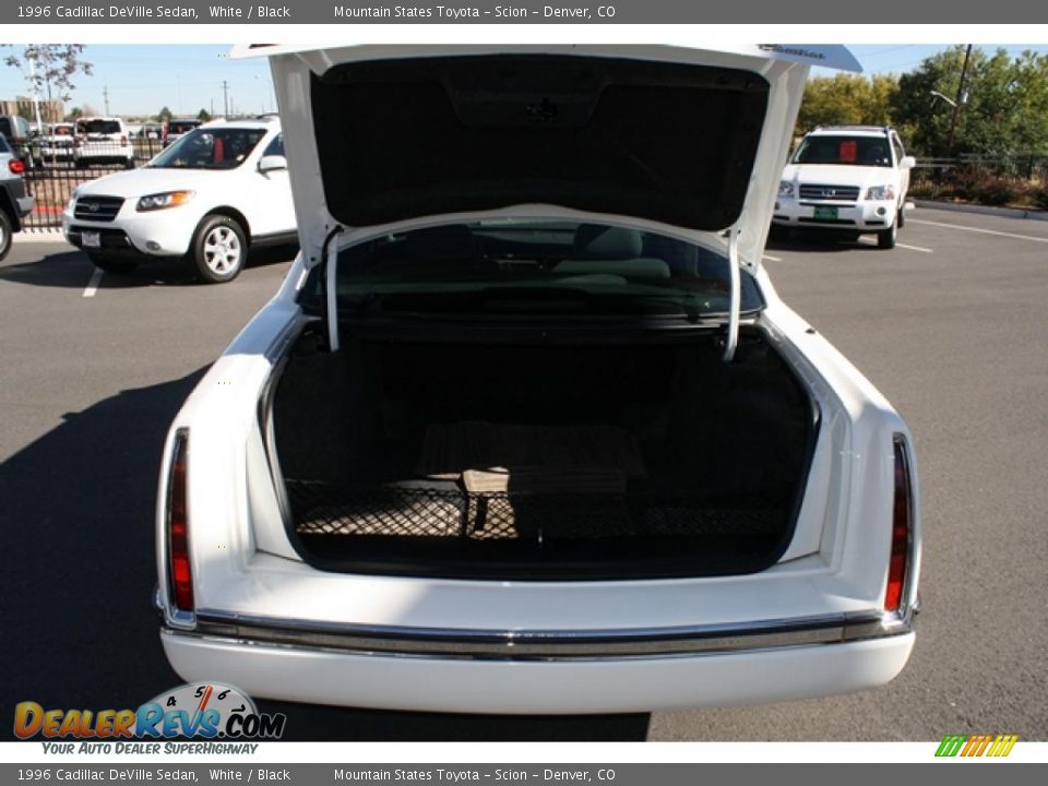 1996 Cadillac DeVille Sedan White / Black Photo #27