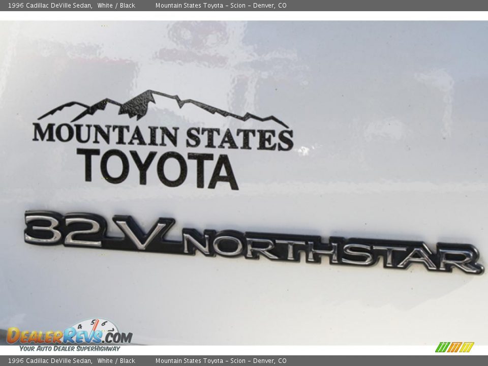 1996 Cadillac DeVille Sedan White / Black Photo #28