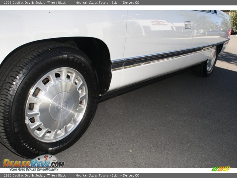 1996 Cadillac DeVille Sedan White / Black Photo #31