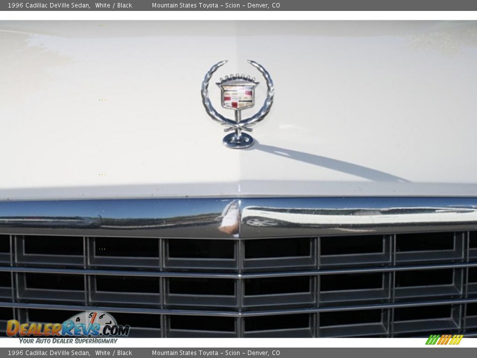 1996 Cadillac DeVille Sedan White / Black Photo #32