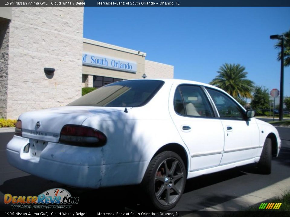 1996 Nissan Altima GXE Cloud White / Beige Photo #6
