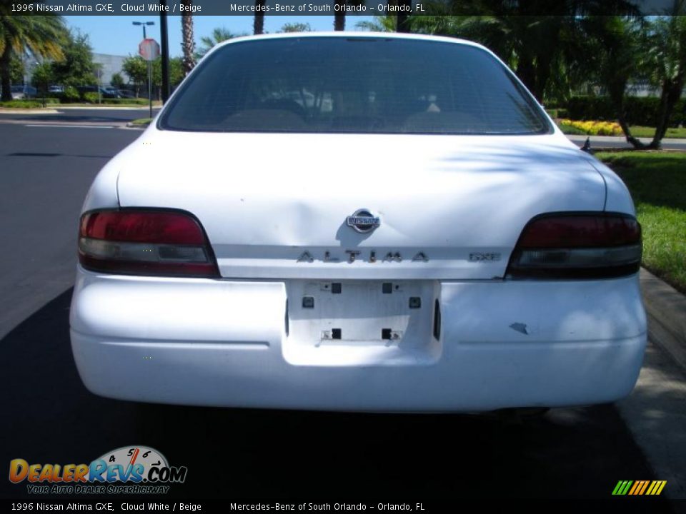 1996 Nissan Altima GXE Cloud White / Beige Photo #7