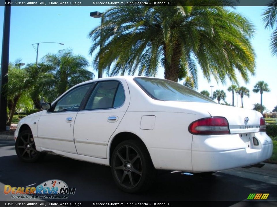 1996 Nissan Altima GXE Cloud White / Beige Photo #8
