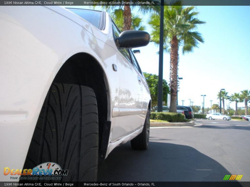 1996 Nissan Altima GXE Cloud White / Beige Photo #11