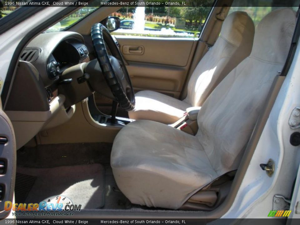1996 Nissan Altima GXE Cloud White / Beige Photo #12