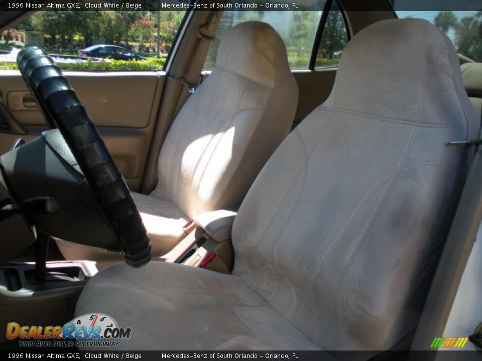 1996 Nissan Altima GXE Cloud White / Beige Photo #13