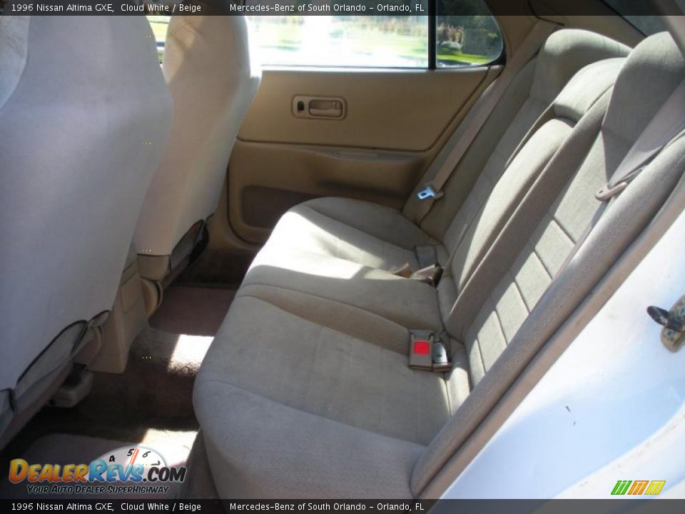 1996 Nissan Altima GXE Cloud White / Beige Photo #14