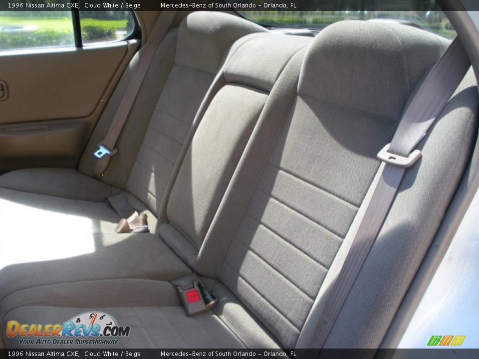 1996 Nissan Altima GXE Cloud White / Beige Photo #15