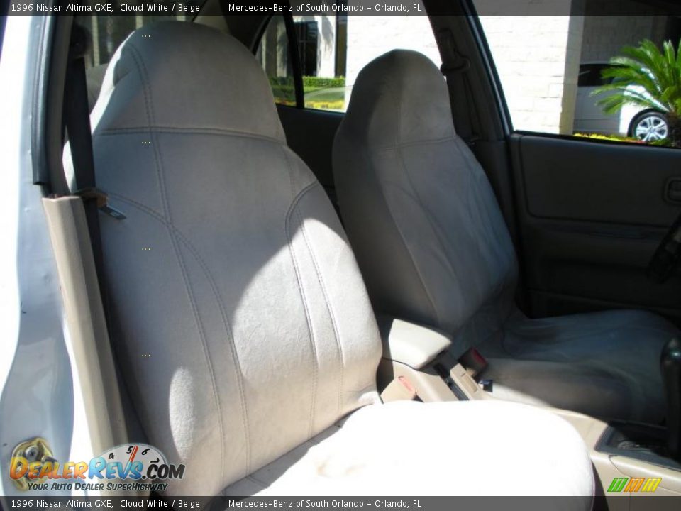 1996 Nissan Altima GXE Cloud White / Beige Photo #17