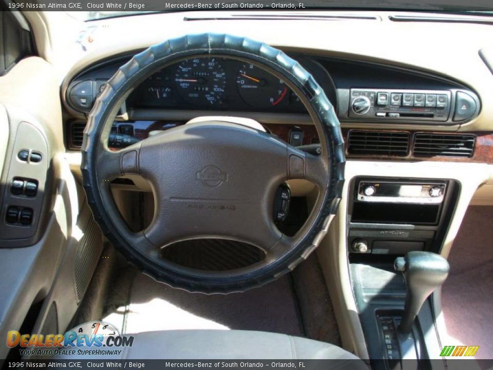1996 Nissan Altima GXE Cloud White / Beige Photo #19