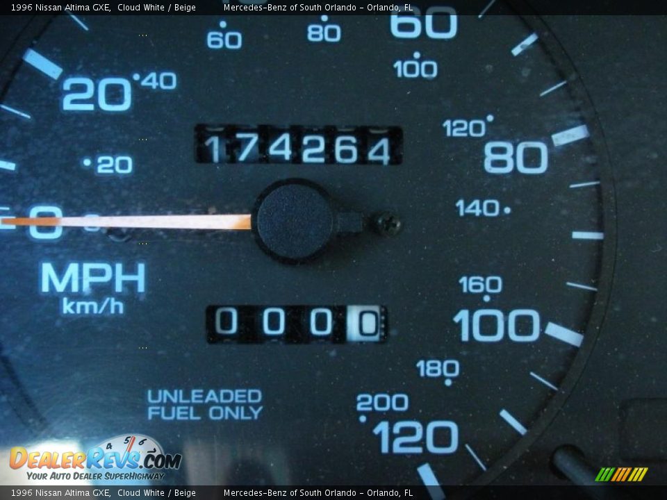 1996 Nissan Altima GXE Cloud White / Beige Photo #21