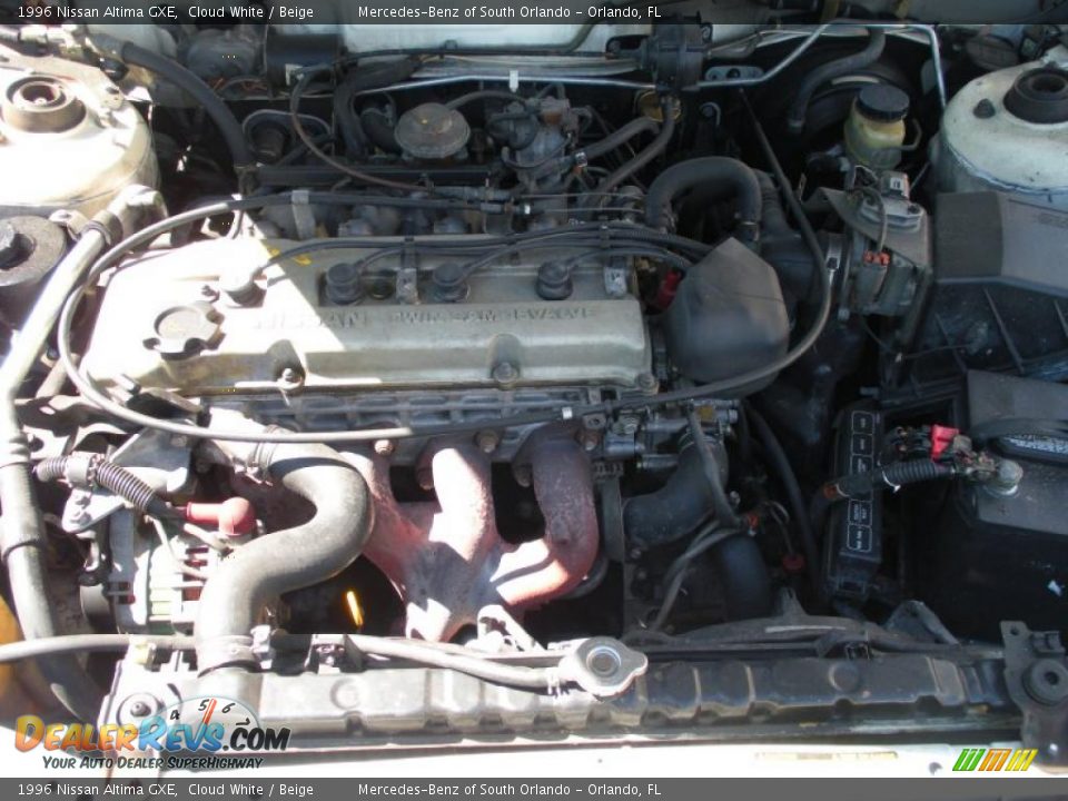 1996 Nissan Altima GXE Cloud White / Beige Photo #24