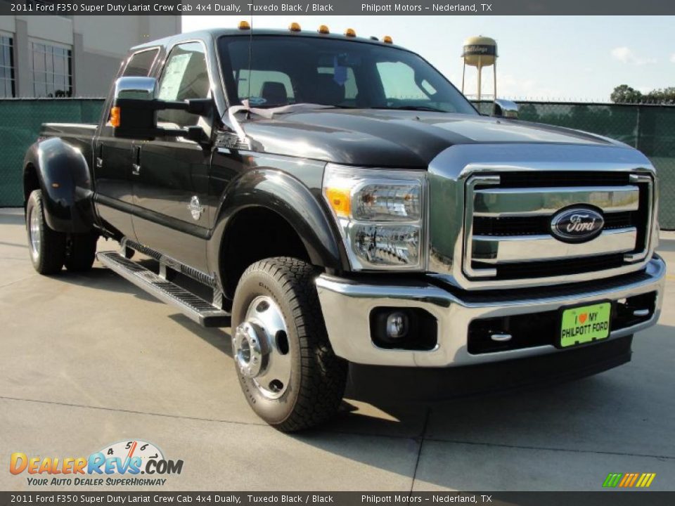 Front 3/4 View of 2011 Ford F350 Super Duty Lariat Crew Cab 4x4 Dually Photo #1