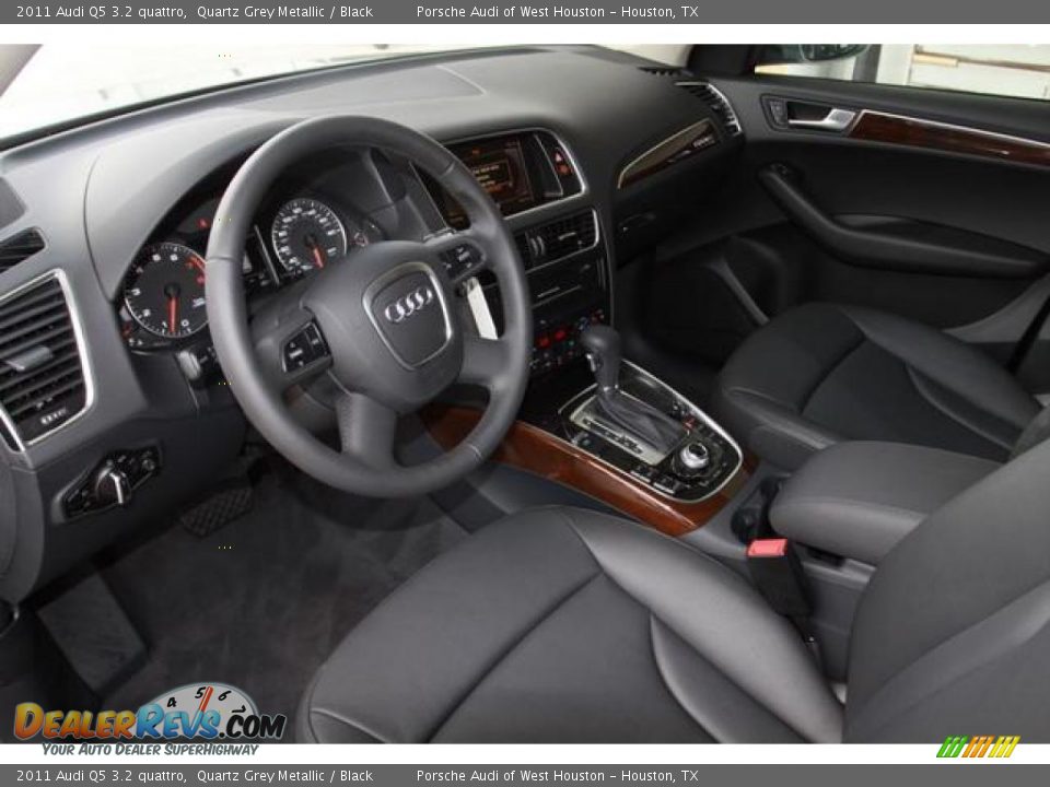 Dashboard of 2011 Audi Q5 3.2 quattro Photo #7