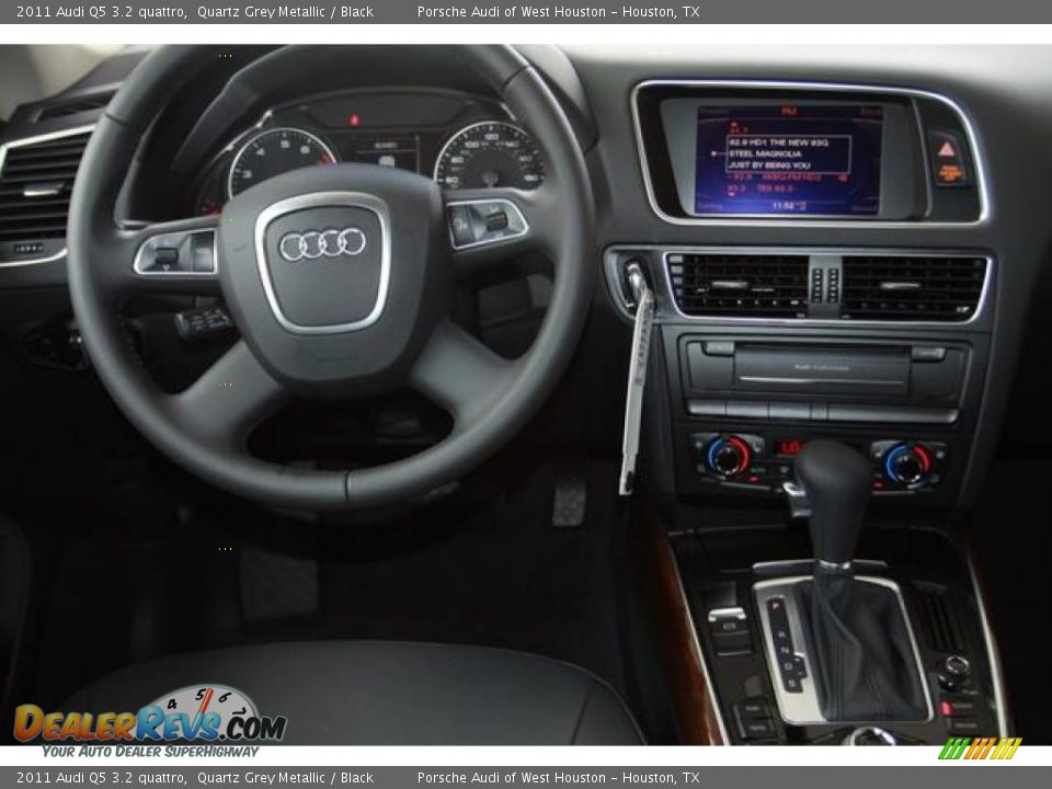 Dashboard of 2011 Audi Q5 3.2 quattro Photo #11