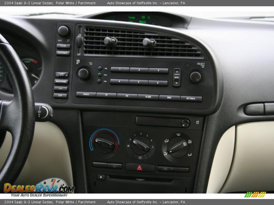 Controls of 2004 Saab 9-3 Linear Sedan Photo #23