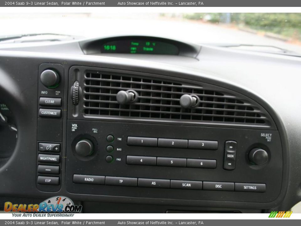 Controls of 2004 Saab 9-3 Linear Sedan Photo #24