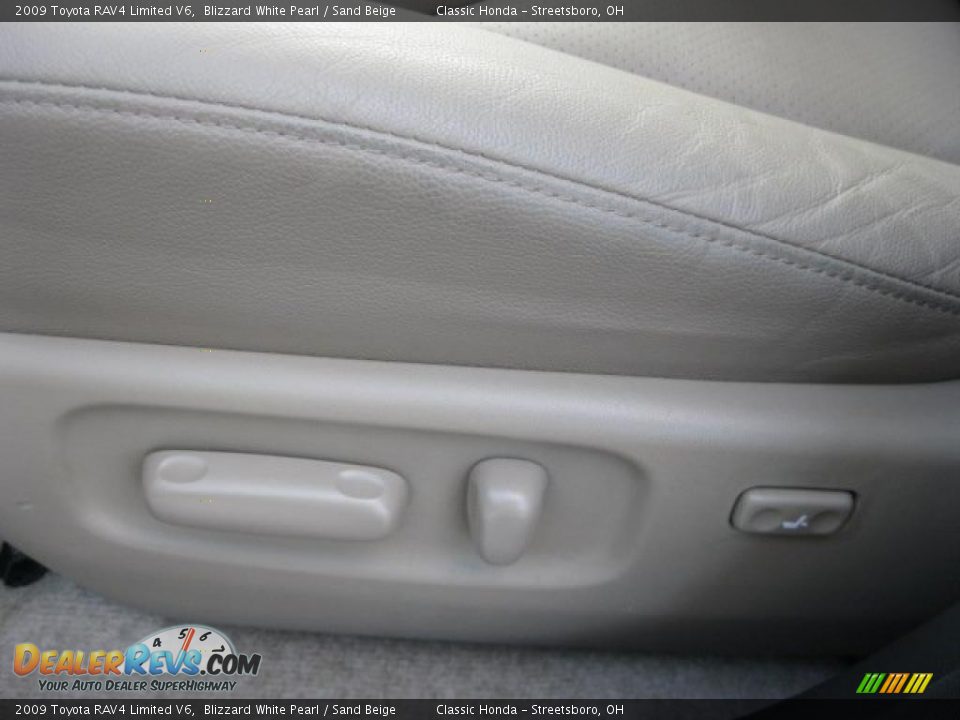 Controls of 2009 Toyota RAV4 Limited V6 Photo #18