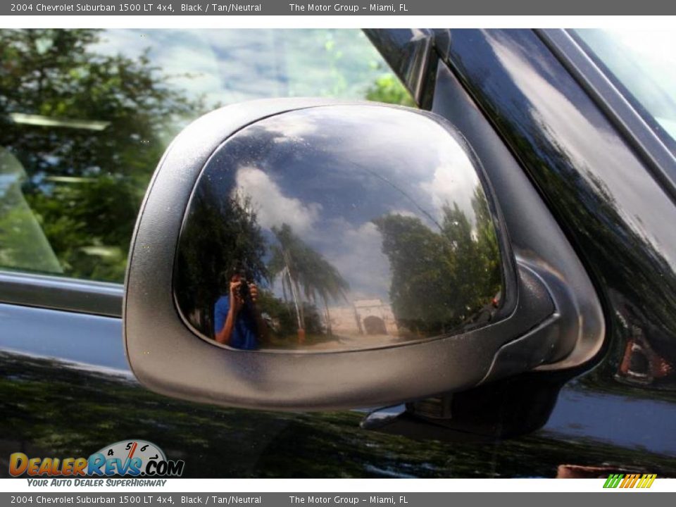 2004 Chevrolet Suburban 1500 LT 4x4 Black / Tan/Neutral Photo #23