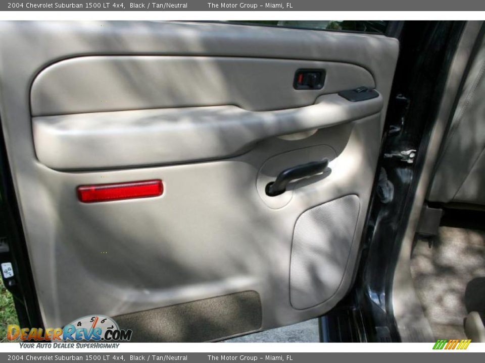 2004 Chevrolet Suburban 1500 LT 4x4 Black / Tan/Neutral Photo #33