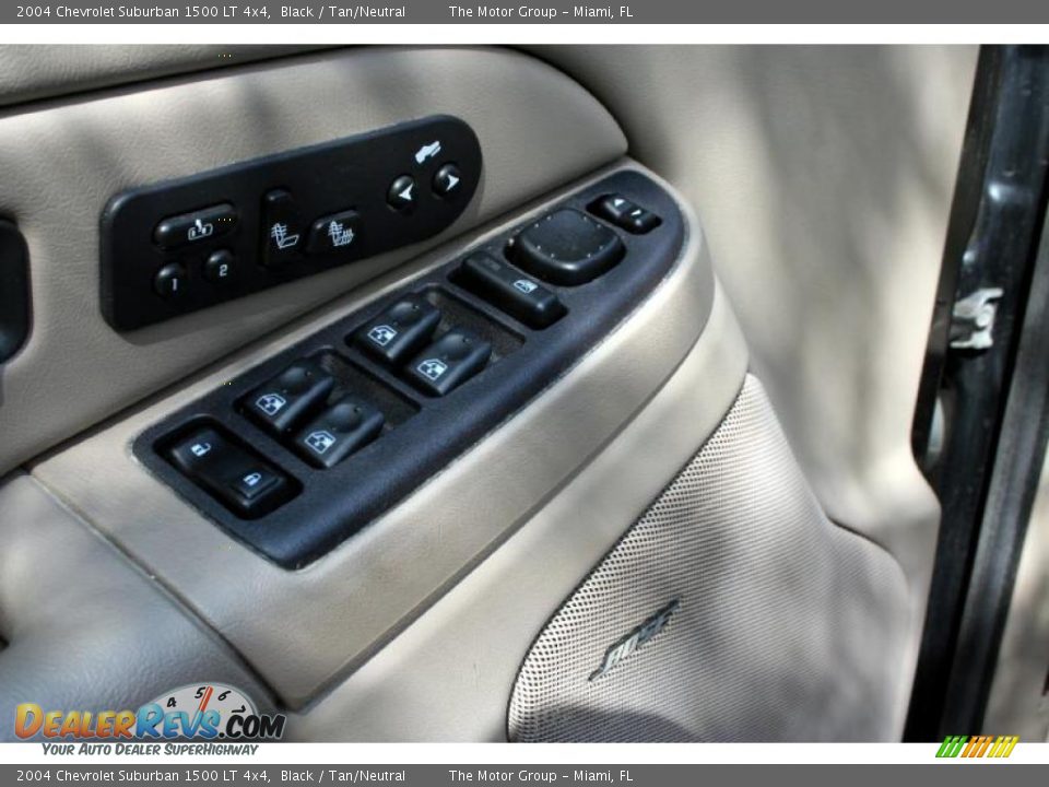 2004 Chevrolet Suburban 1500 LT 4x4 Black / Tan/Neutral Photo #35