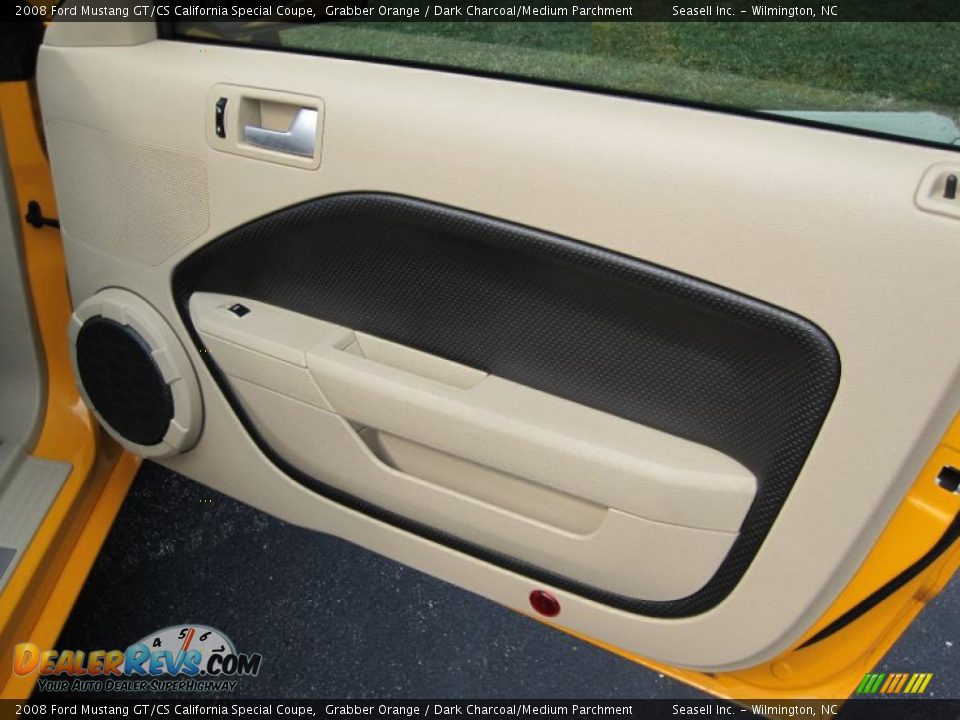 Door Panel of 2008 Ford Mustang GT/CS California Special Coupe Photo #9