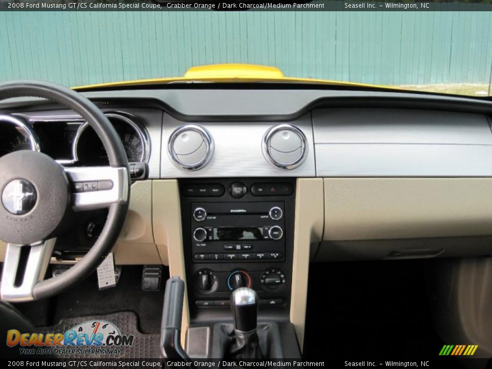 Dashboard of 2008 Ford Mustang GT/CS California Special Coupe Photo #18
